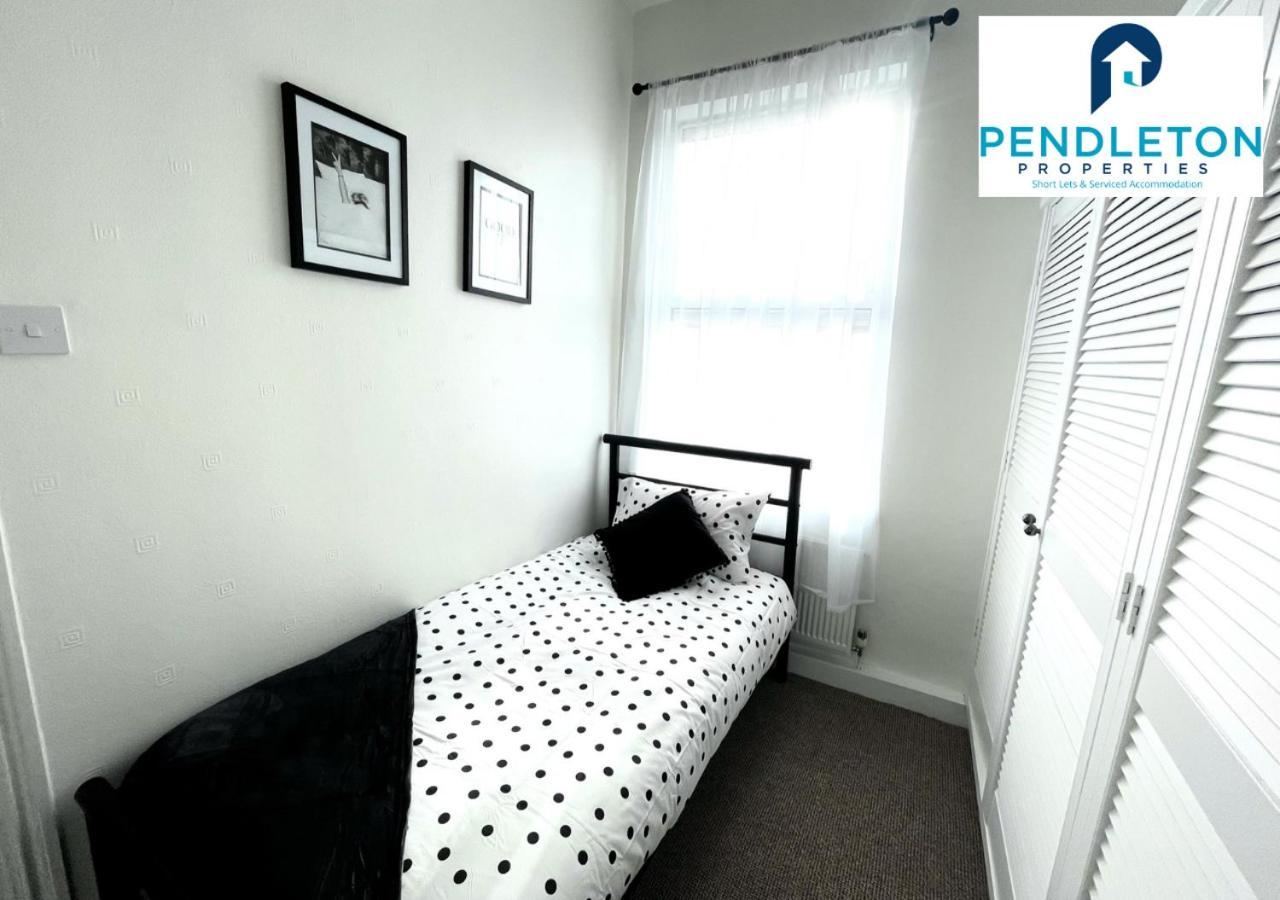 Modern 3 Bed House With Free Parking And Wi-Fi Villa Preston  Buitenkant foto