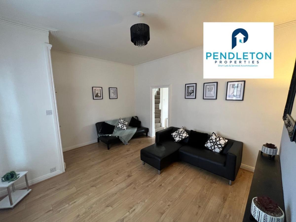 Modern 3 Bed House With Free Parking And Wi-Fi Villa Preston  Buitenkant foto